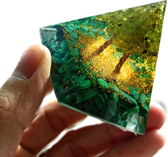 Tree of Life Orgonite Pyramid for Positive Energy Crystal Healing Orgone Pryamid Collection Meditation Attract Wealth Tool (Green)
